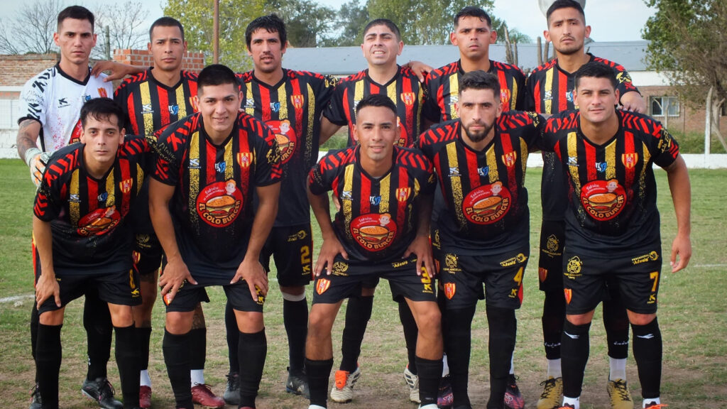 Defensores de Alto Verde en la previa de un encuentro de Liga Santafesina de Fútbol